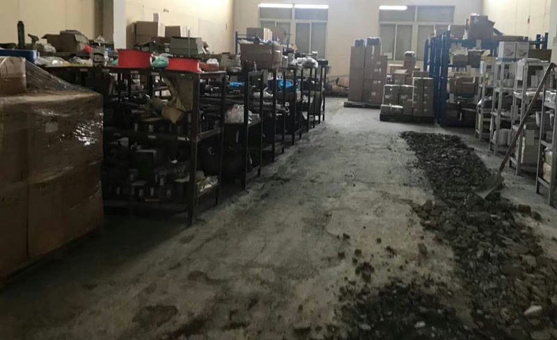 臟亂差的倉儲車間