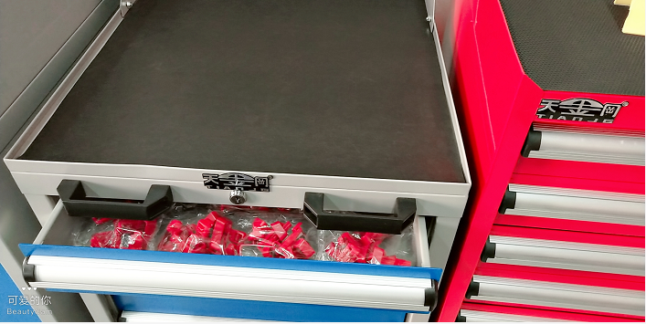 同一系列掛鉤有序存于工具柜內(nèi)，不易丟失