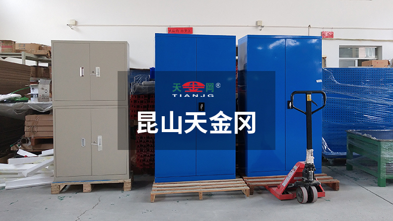 每臺(tái)車間工具柜出廠都經(jīng)上萬(wàn)次質(zhì)檢，絕不容有一絲瑕疵