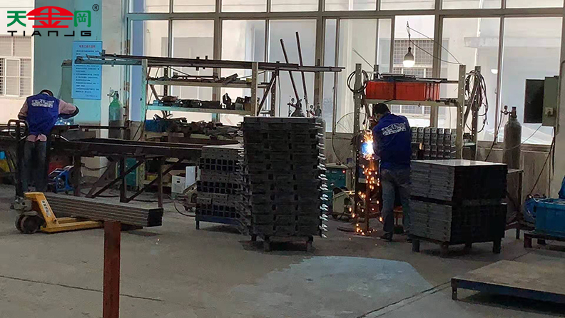 工具柜廠家天金岡向客戶360度全程展示生產(chǎn)全過程！