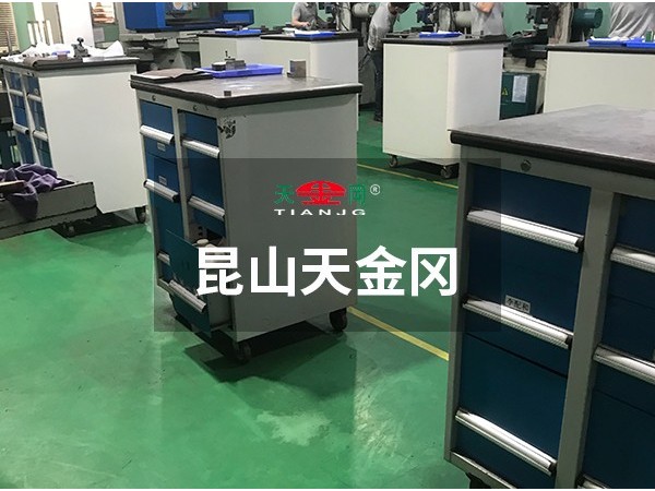 工具柜廠家哪個好，天金岡18年始終秉承綠色環(huán)保理念！