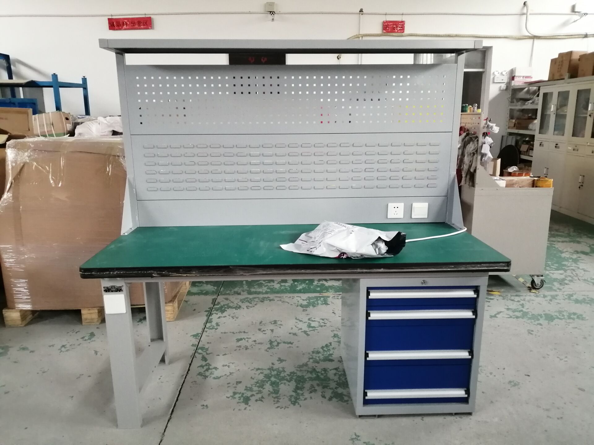 鉗工臺是怎么提高鉗工工作效率的？【天金岡】