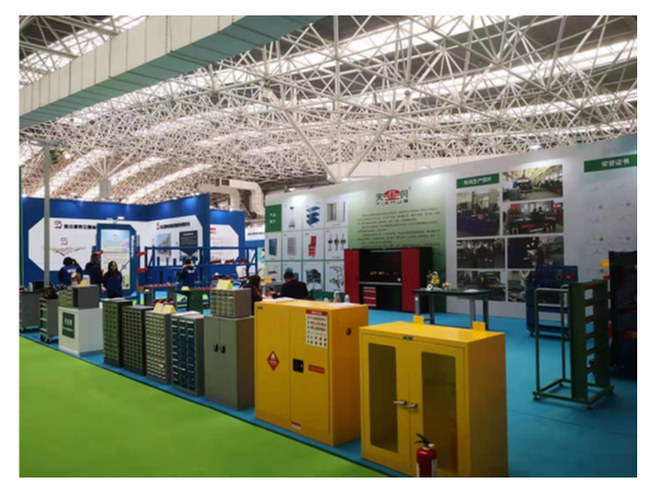 山東德州工具柜哪個好，安全把手和導(dǎo)軌是關(guān)鍵【天金岡】