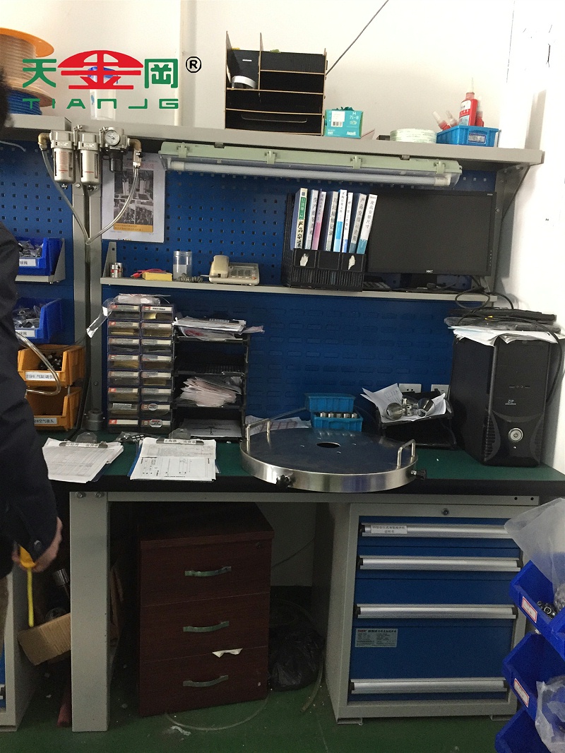 天金岡重型鉗工臺