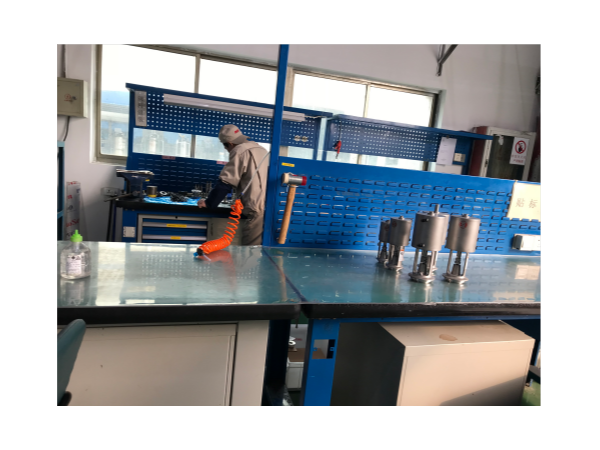 以鉗工工作桌價(jià)格為采購(gòu)標(biāo)準(zhǔn)，到底靠不靠譜？【天金岡】