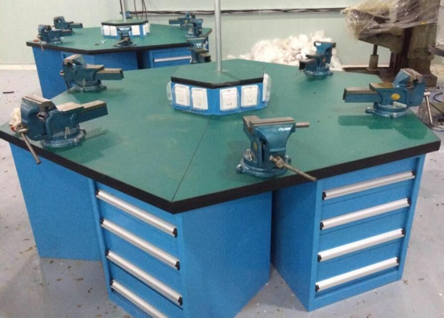 六人同時操作的鉗工工作臺，讓工作效率更高【天金岡】