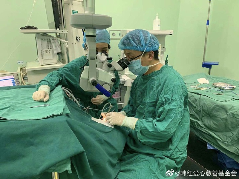 醫生全力以赴搶時間