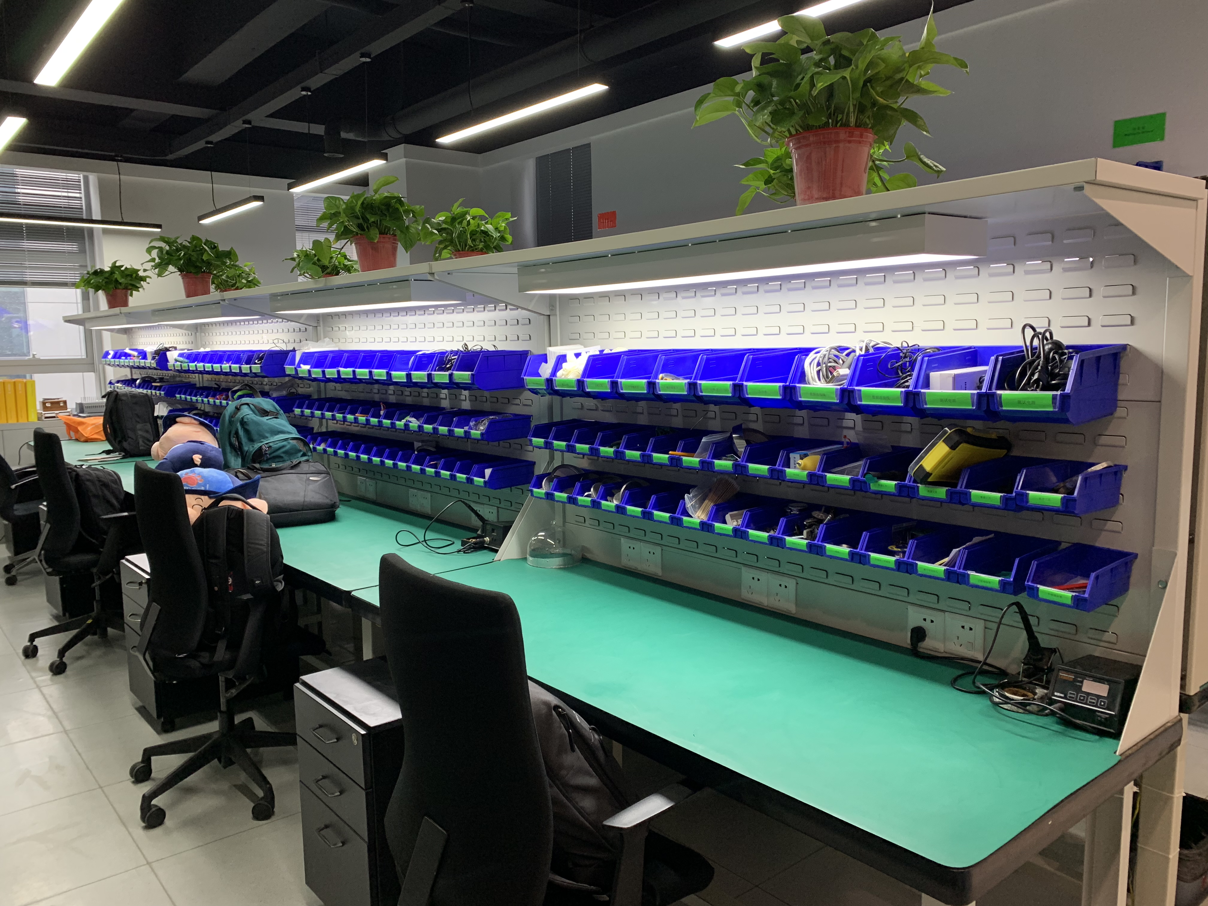 鉗工操作臺定做哪家好？