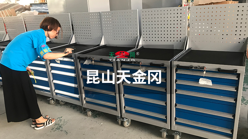 哪里賣鉗工工具柜，年產17000臺廠家天金岡，現貨發