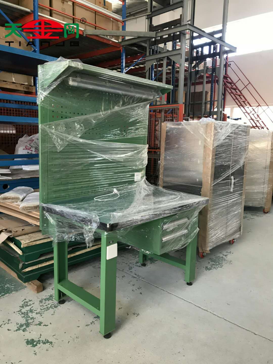 模具部鉗工工作臺(tái)