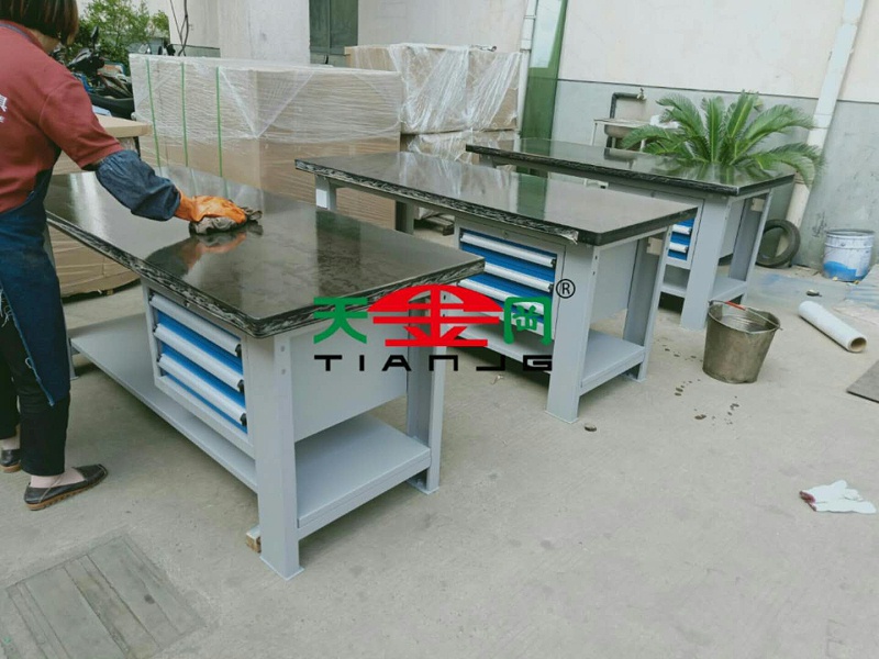 鉗工工作臺(tái)生產(chǎn)廠家