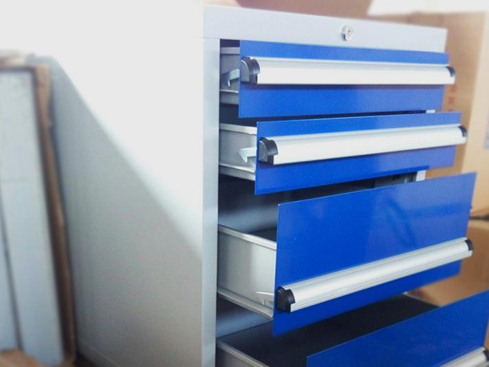 車間工具柜自己焊接還是專業(yè)生產(chǎn)？【天金岡】