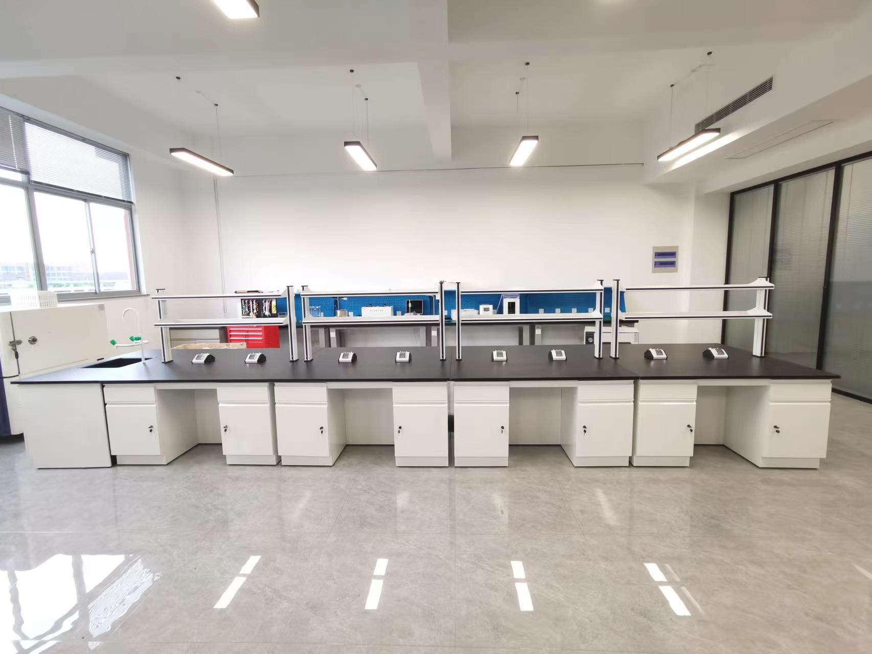 天金岡為蘇州空間液態定制實驗室實驗臺