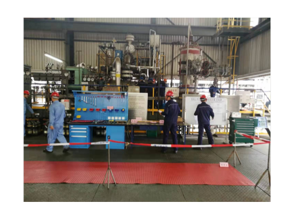 鉗工工作臺(tái)桌品牌良莠不齊，該如何選擇合適的不被蒙？【天金岡】